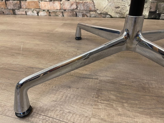 Image 1 of Vitra EA108 Blanco