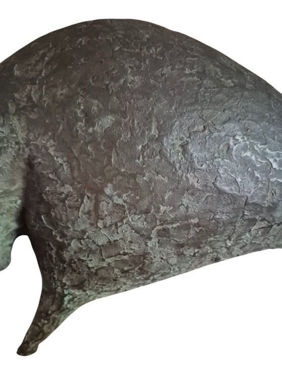 Scultura di Toro in Resina di Pietra Color Bronzo di Islay Grimes, Sculture, Verde, Abstract (foto 3 di 15)