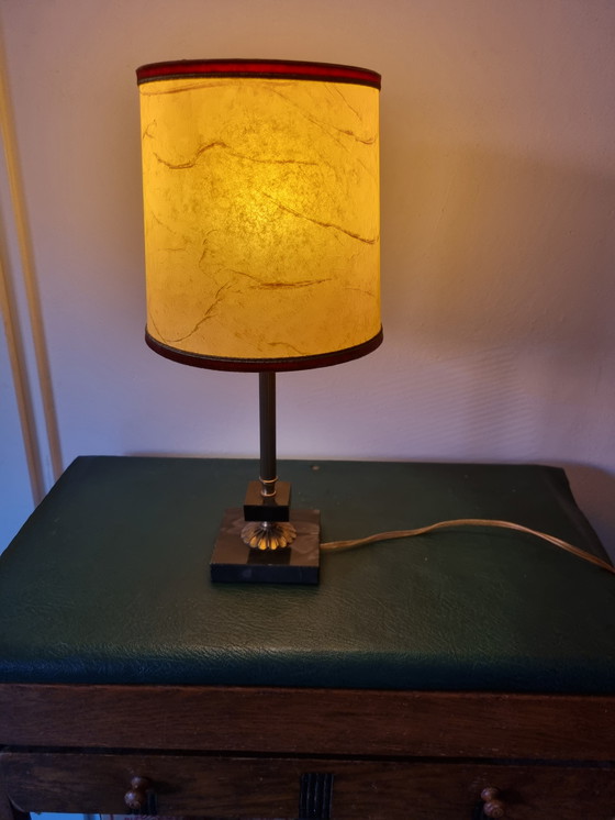 Image 1 of Lámpara de mesa antigua con pantalla original