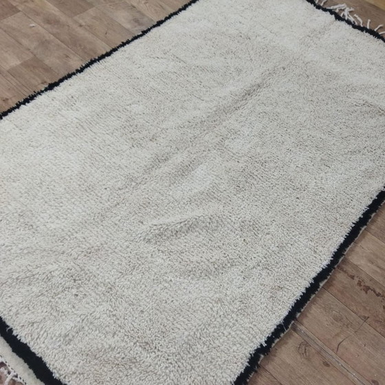 Image 1 of Minimal Berber Rug – Minimalist Berber Carpet | Moroccan Wool Rug | 245 × 150 cm