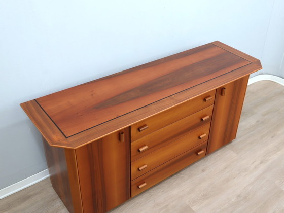 Image 1 of Italiaans design uit de jaren 70, brutalistisch-modernistisch geometrisch dressoir