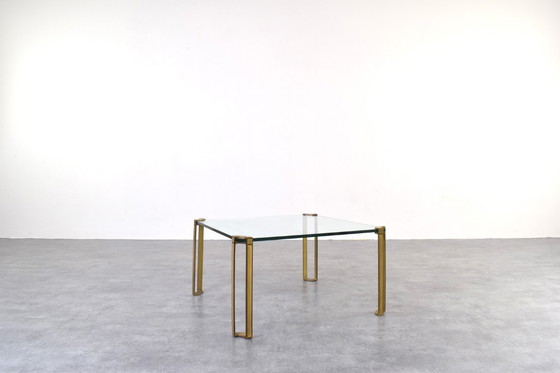 Image 1 of Tables basses Hollywood Regency en laiton et verre, par Peter Ghyczy, années 1970, lot de 2