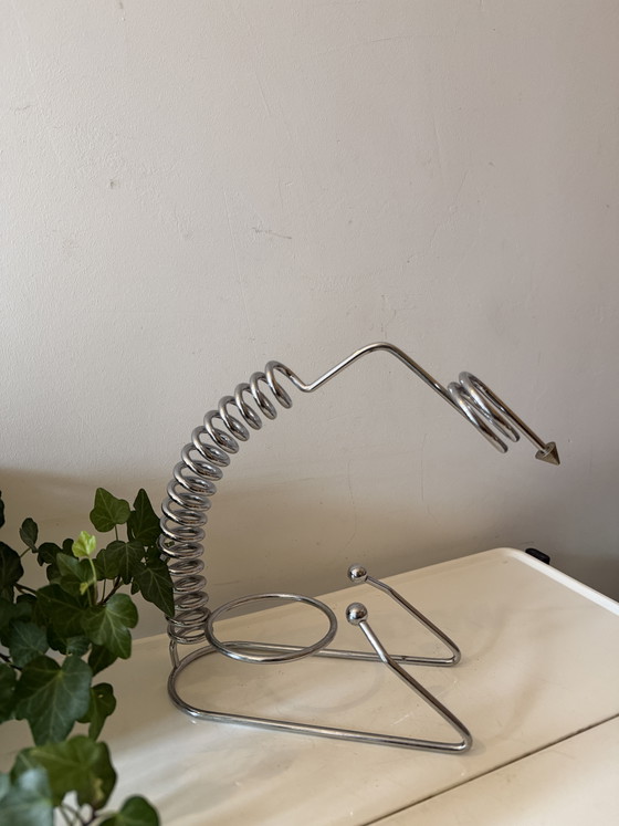 Portabottiglie e versatore in stile Memphis – Accessori da tavola, Chrome (photo 3 of 5)