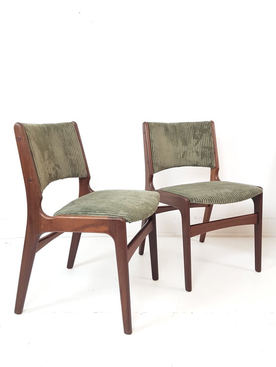 Image 1 of 8 sedie da tavolo da pranzo modello 89 di Erik Buch, in teak, appena rivestite