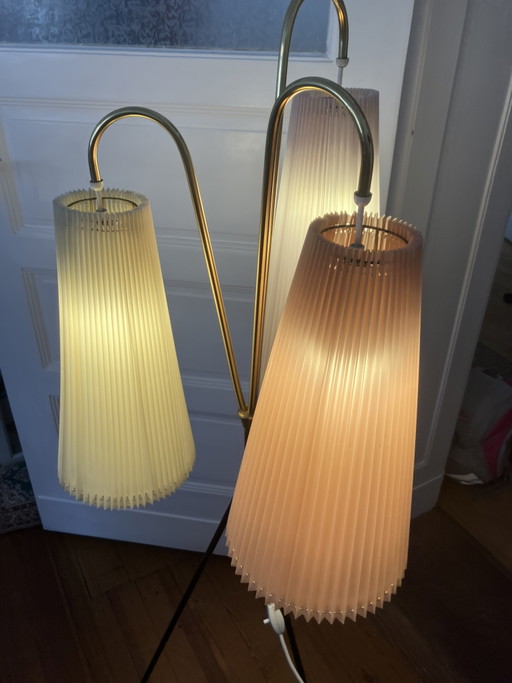lampadaire plissé tripode style milieu du siècle