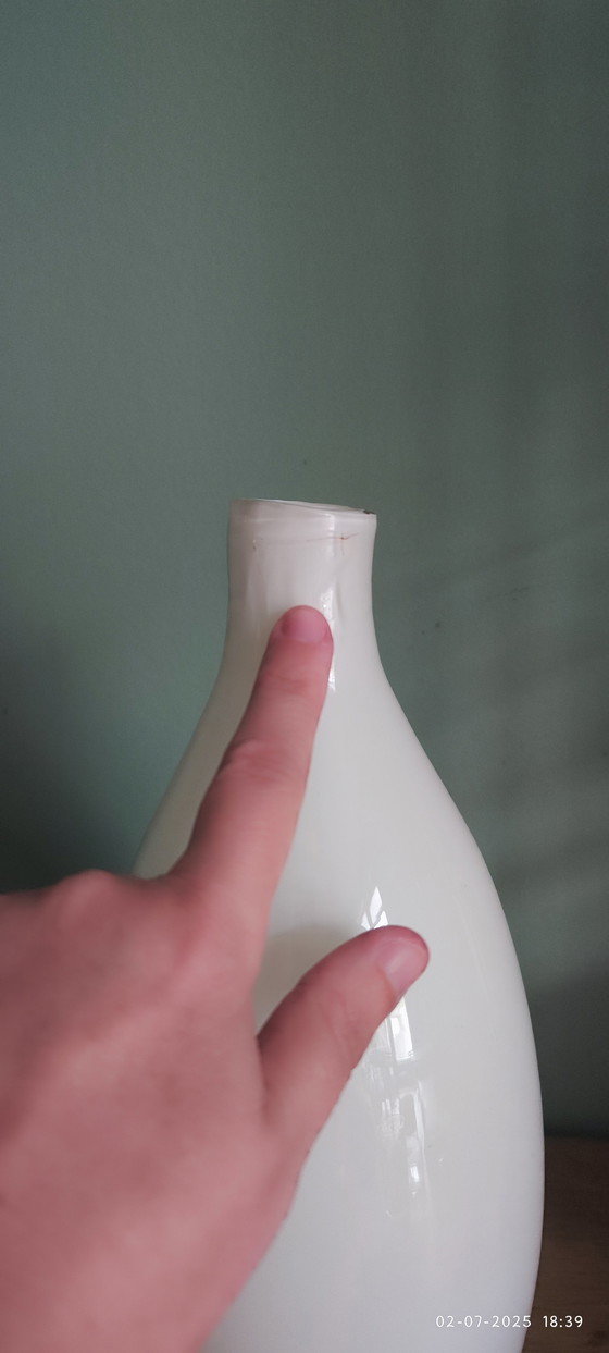 Image 1 of Vase en verre blanc soufflé à la bouche avec des rayures brunes, années 1970