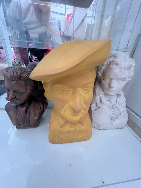 Image 1 of Busti delle guardie