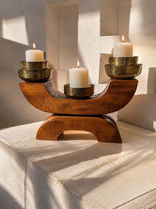Vintage Art Deco houten kaarsenhouder, sculpturale messing kandelaar uit het midden van de 20e eeuw