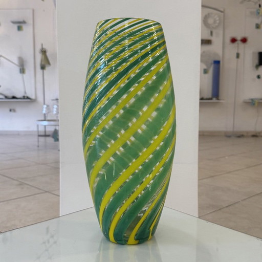 Murano glazen vaas 38 cm, vintage design met groene en gele banden, Venini-stijl – decoratieve objecten, Murano Glass