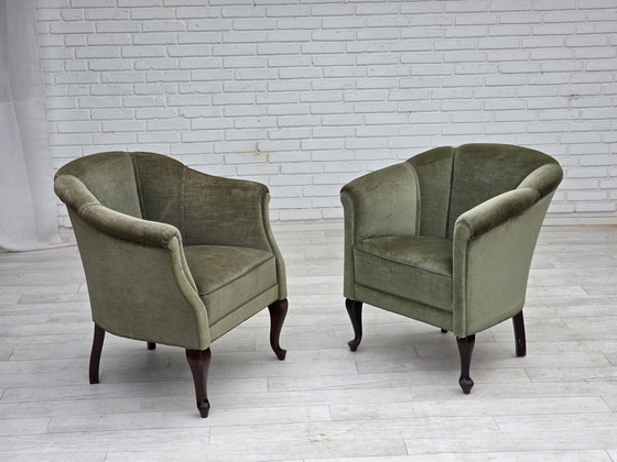 Image 1 of Fauteuil danois des années 60, velours vert, pieds en hêtre.