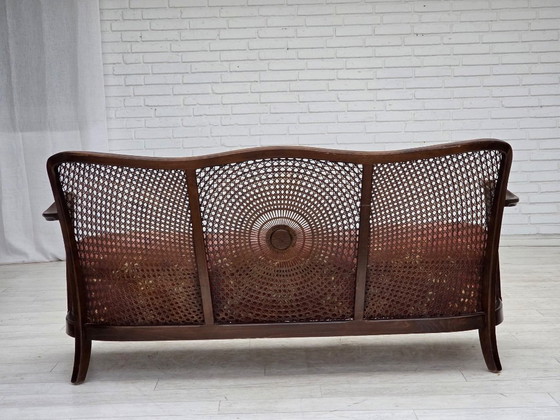 Image 1 of Sofá danés de 3 plazas, década de 1950, terciopelo rosa salmón, malla para muebles, madera de haya oscura.