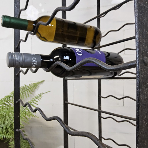 Echt antieke metalen restaurant wijnrek (116 flessen) antique whinerack  (116 bottles)