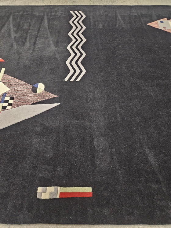 Image 1 of Tapis moderne en laine noire, noué à la main, motif abstrait géométrique, 246 x 340 cm