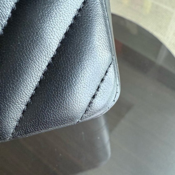 Image 1 of Chanel Classic Flap Mini - Chevron Lamsleer Zwart Goudkleurige Hardware Serie 26