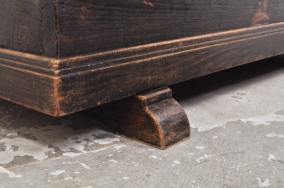 Image 1 of Coffre ancien en chêne provenant d'un monastère, années 1780