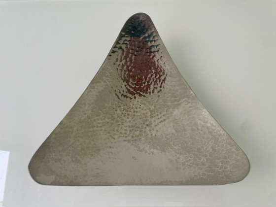 Image 1 of Vintage triangular metal bowl on a base – hammered texture