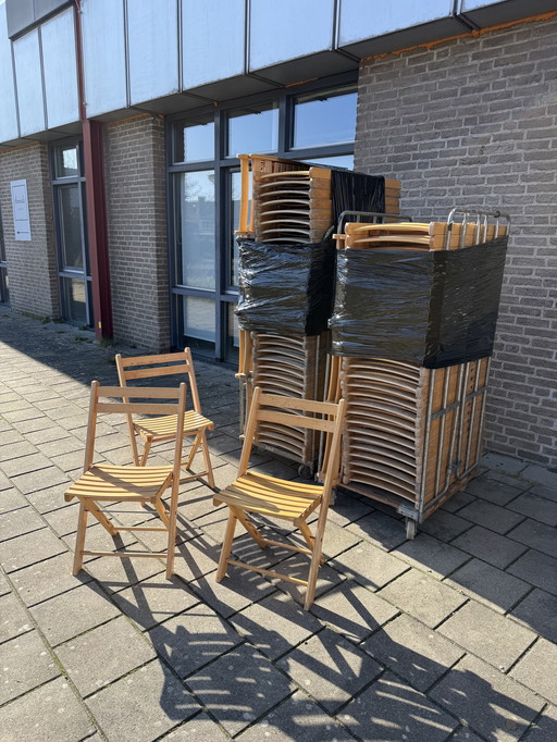 Lot de 79 chaises pliantes vintage en bois dur des années 80