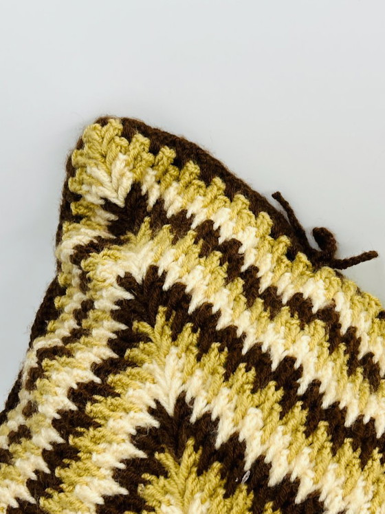 Image 1 of Coussin en crochet vintage années 70
