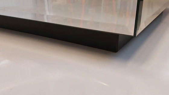 Image 1 of Paire de tables basses à miroirs.