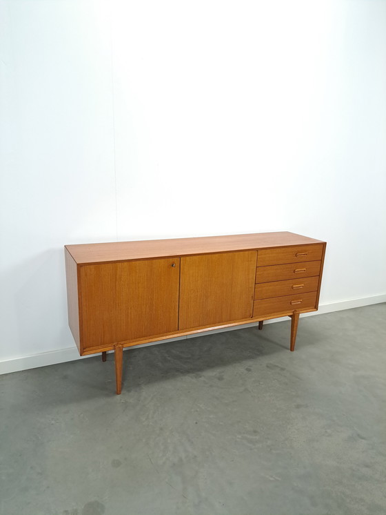 Image 1 of Buffet à hauts pieds et tiroirs