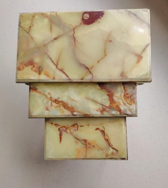 Image 1 of 3 antieke nesttafels met Onyx dienblad