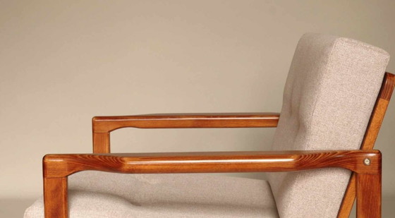 Image 1 of Poltrona vintage con rivestimento beige, design scandinavo.