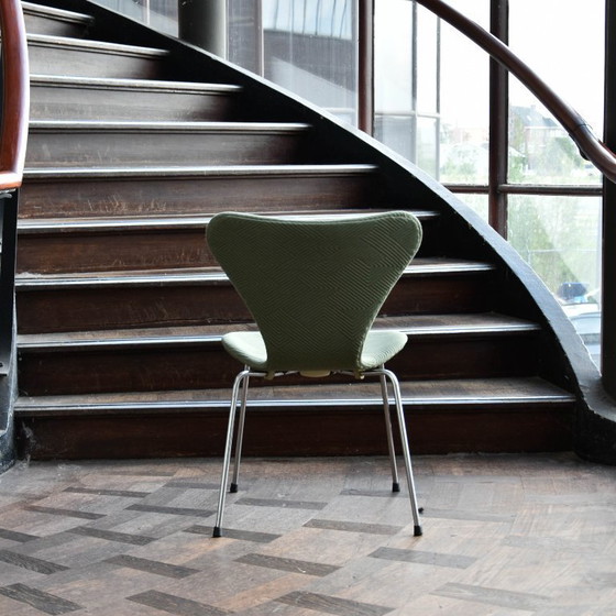 Image 1 of 4x Fritz Hansen butterfly chairs upholstered