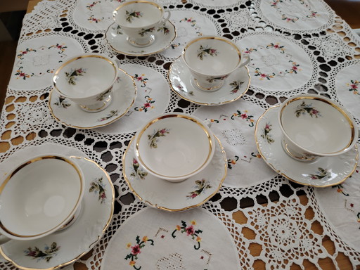 Wałbrzych Polen antikes Porzellan. Rosendekor 