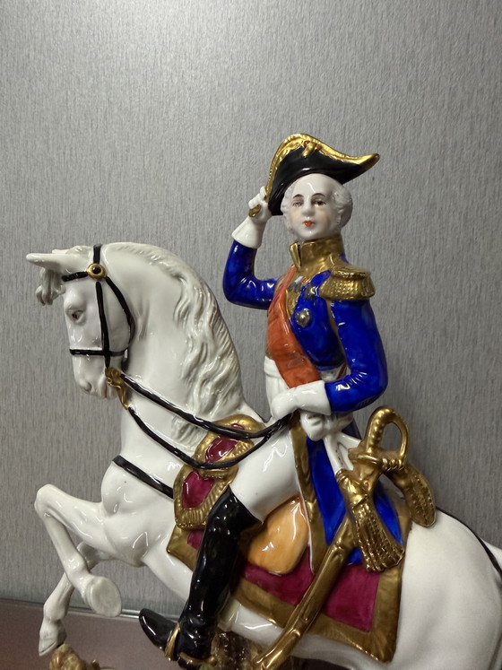 Image 1 of Statue équestre en porcelaine