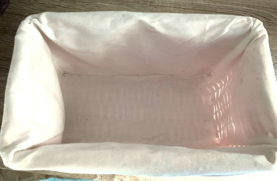 Image 1 of Großer rechteckiger Korb aus rosa Weide und besticktem Canvas