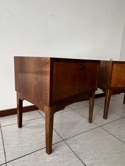 Deux belles tables de chevet vintage danoises