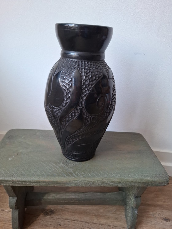 Image 1 of Tall black bakelite vase with unusual tulip decor, beautiful vintage object in very good and usable condition!