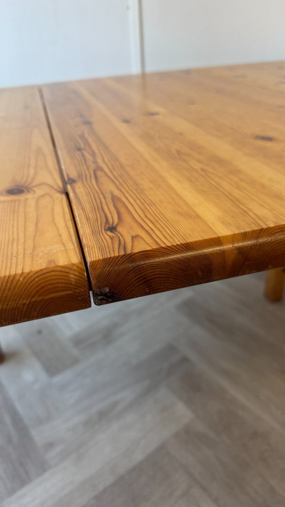 Image 1 of Oval pine extendable table.