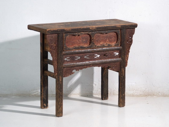 Antiker Konsolentisch mit mehrschichtiger Patina – China, ca. 1930 (photo 2 of 40)