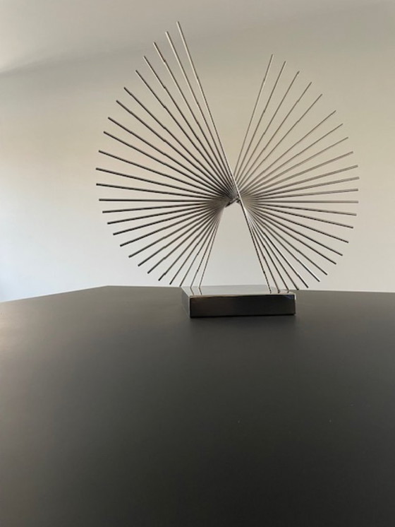 Image 1 of Scultura futuristica in filo cromato