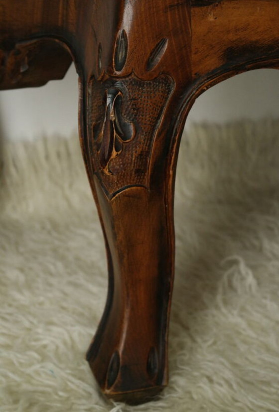 Image 1 of Cómoda sepulcral de nogal estilo Luis XV, siglo XX