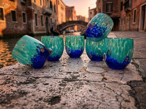 Set van 6 Venetiaanse glazen van geblazen glas met Murano-effect (murrine) in het glas verwerkt, handgemaakt in Italië.