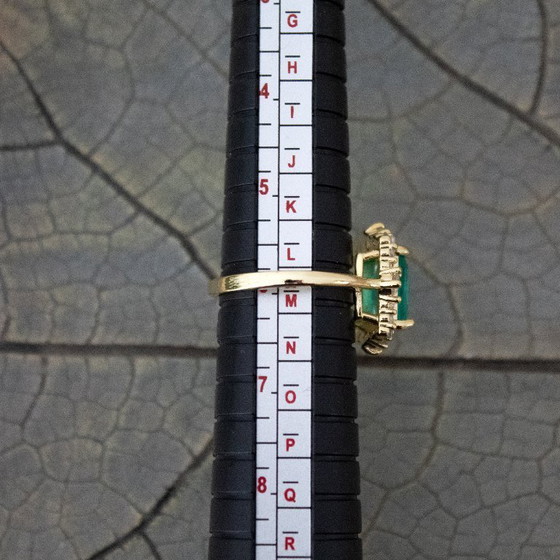 Image 1 of Ring mit smaragdgrünem Glascabochon und Strasssteinen