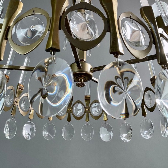 Image 1 of Gaetano Sciolari, five-light chandelier from the "Ovali" series, 1960s. Burnished brass frame and original optical crystals.