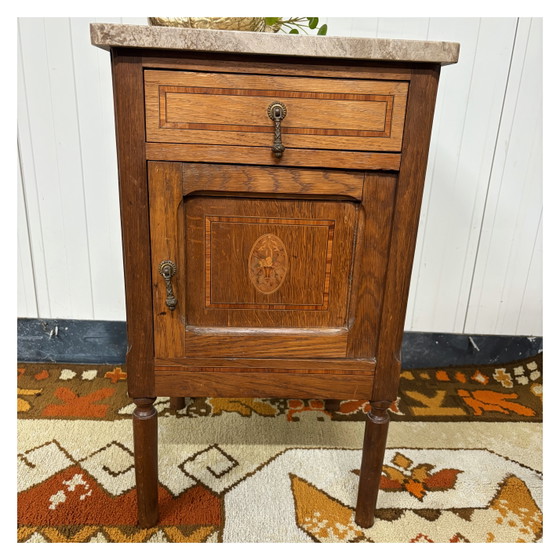 Image 1 of Mesita de noche antigua de madera