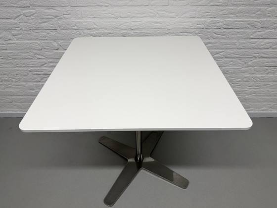 Image 1 of Bürotisch mit verchromtem Kreuzfuß – 75 x 75 x 71 cm
