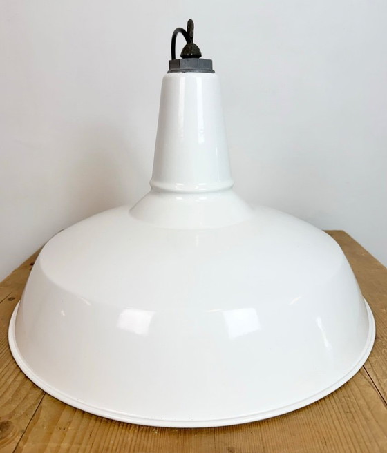 Image 1 of Industriële hanglamp van wit emaille van Benjamin USA, jaren 60.