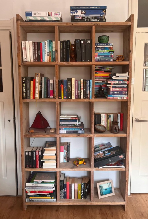 Bibliothèque unique en bois flotté – boekenkasten, Wood