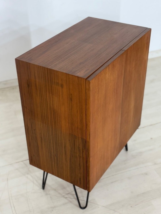 Image 1 of Cómoda de mediados de siglo Armario de salón Armario