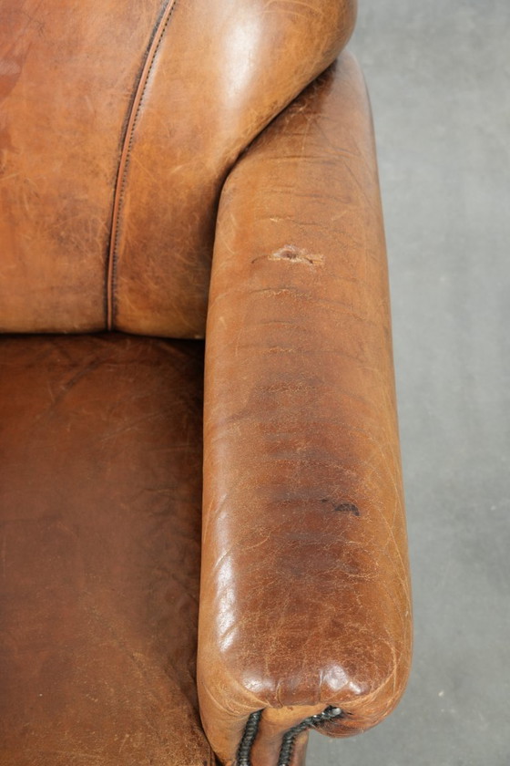 Image 1 of Karaktervolle schapenleren fauteuil met een mooie vintage look en een afwerking met siernagels