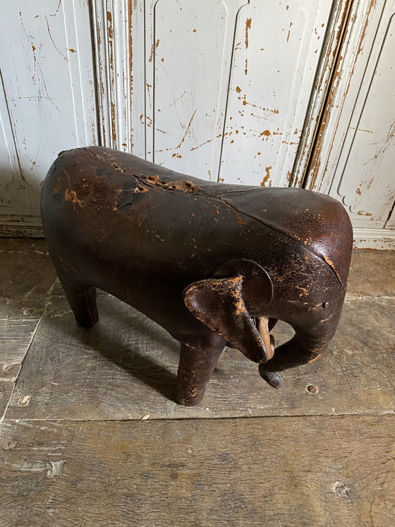 Elefante Dimitri Omersa – Pouf, Pelle (photo 2 of 15)