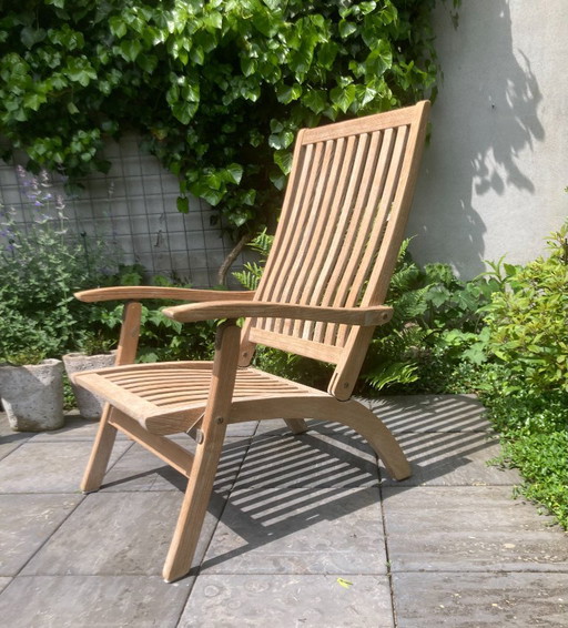 Classica poltrona da giardino inglese in teak, qualità premium di Gloster