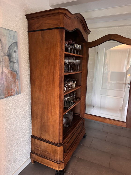 Image 1 of Elegante vetrina in stile classico: un vero gioiello