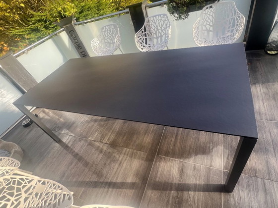 Image 1 of Sillón Fast Forest en blanco crema / Mesa de exterior en aluminio con tablero de cerámica