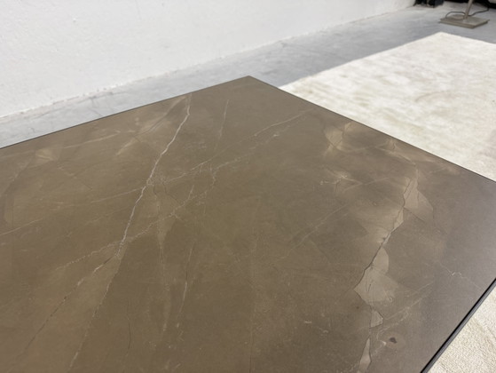 Image 1 of Mesa de centro Leolux Prismo con tablero de cerámica Pulpis